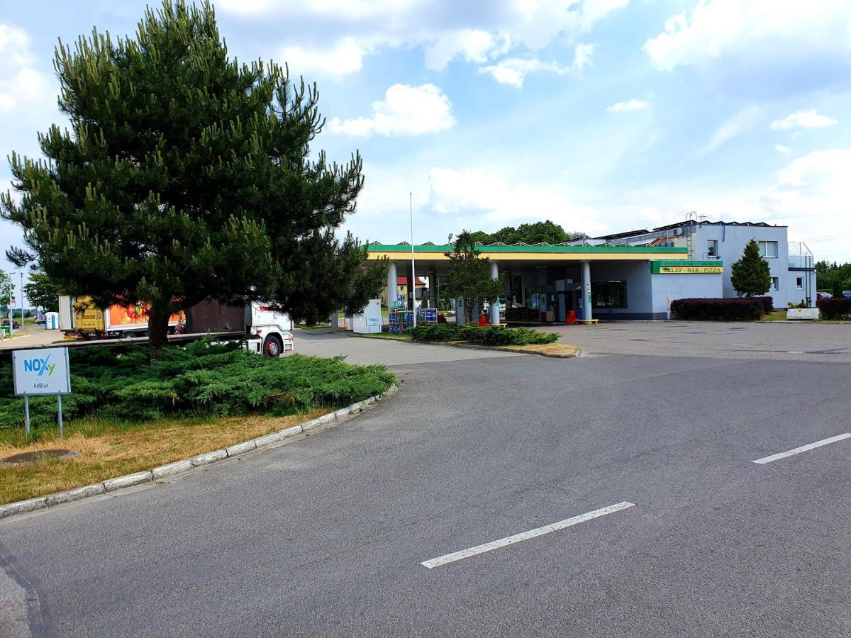 Motel Na Stacji Paliw Ustronie Morskie Exterior photo